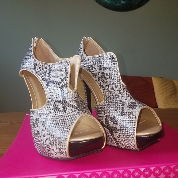 Skin Peeptoe Heels - Picture 3 of 4